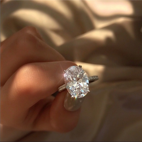 Large Oval White Sapphire Ring - Picture 4 of 6